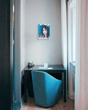Charger l&#39;image dans la galerie, CHRISTY -  Douceur bleutée au regard lointain (tableau, encre et aquarelle / papier)