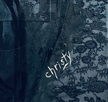 Charger l'image dans la galerie, Peinture de  CHRISTY - Le silence des étoffes, Signature