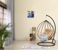 Charger l&#39;image dans la galerie, FANG Marie  - Le petit chat bleu, mise en situation