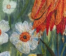 Charger l'image dans la galerie, DUNBAR Ann - Daffodils et crown imperial , Aquarelle brodée et techniques mixtes, détail de la broderie sur papier