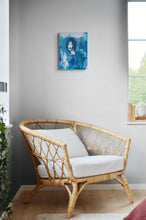 Charger l'image dans la galerie, Tableau de CHRISTY - Elle murmure en bleu , mise en situation