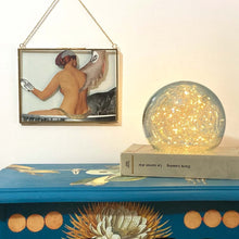 Charger l&#39;image dans la galerie, BLONDEL Sidonie - Nu de dos (Collage/verre) - ART ET MISS