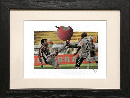 LE VAN Florence : Foot à la pomme (Collage sur papier) - ART ET MISS