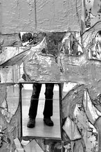 Charger l&#39;image dans la galerie, MARICK - Autoportrait en pieds (Photographie) - ART ET MISS