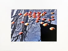Charger l&#39;image dans la galerie, MARICK- Bain de pommes (Photographie) - ART ET MISS