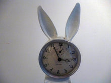 Charger l&#39;image dans la galerie, NARBONNE Michel - Le lapin blanc arrive toujours en retard (assemblage) - ART ET MISS